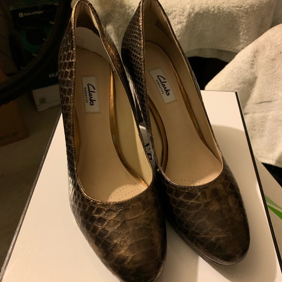 NEW CLARKS NARRATIVE KENDRA SIENNA BRONZE LEATHER COURT SHOES VARIOUS SIZES NEW CLARKS NARRATIVE KENDRA SIENNA BRONZE LEATHER COURT SHOES VARIOUS SIZES